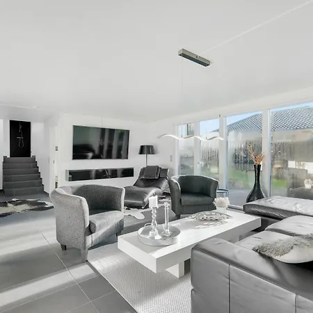 3 Bedroom Stunning In *